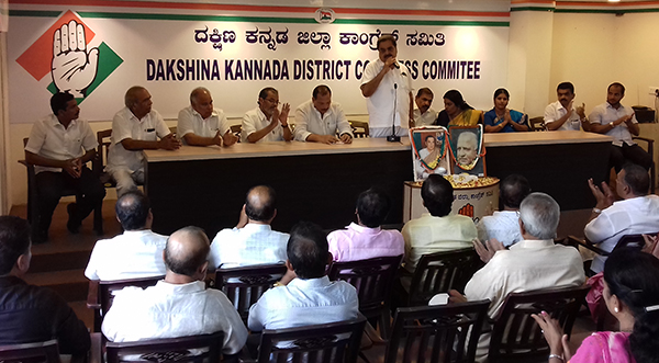 ಕಾಂಗ್ರೆಸ್ ಕಚೇರಿಯಲ್ಲಿ ರಾಜೀವ್ ಗಾಂಧಿ-ದೇವರಾಜ ಅರಸು ಜನ್ಮ ದಿನಾಚರಣೆ